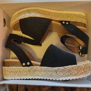 Harlow wedges